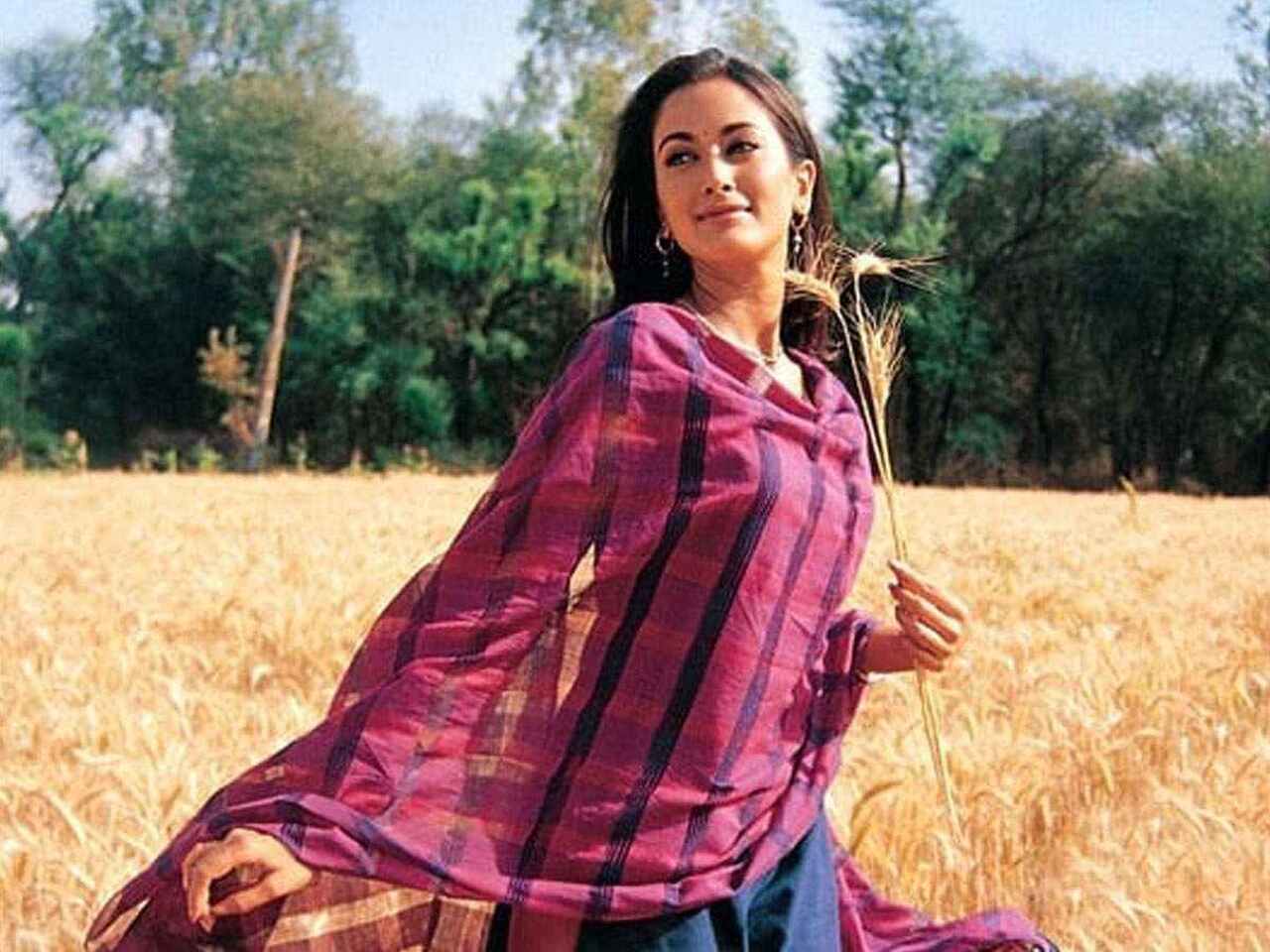 Gayatri Joshi didn`t continue with her acting career post-Swades. She was also a former model